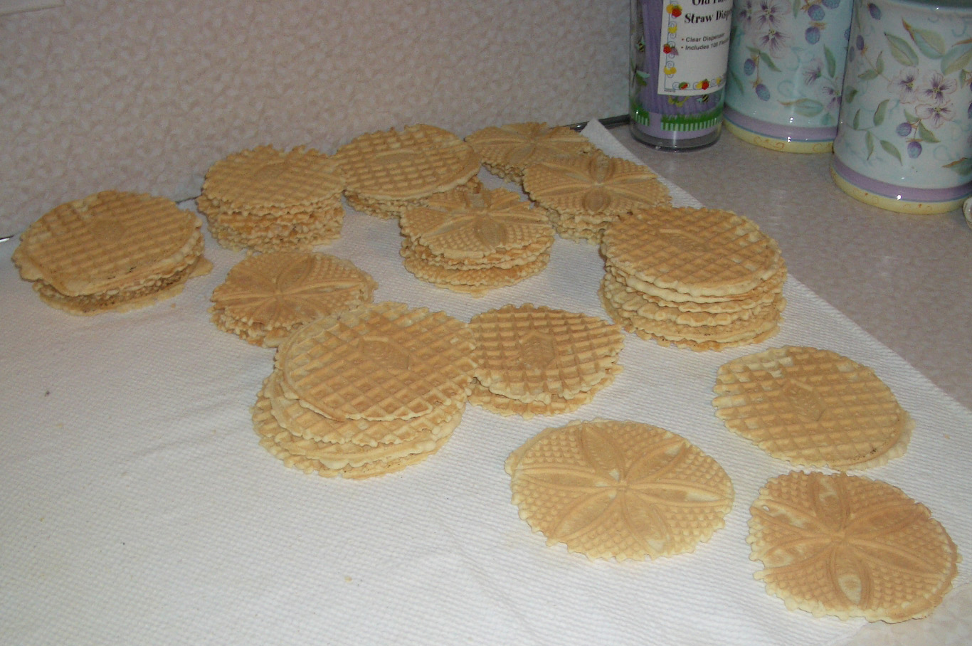 [pizzelle_cooling2.JPG]