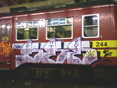 ddng train graffiti