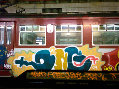ddng train graffiti