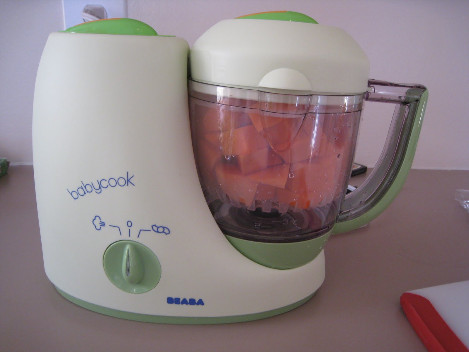 Elle's World: Cooking with the Beaba Babycook