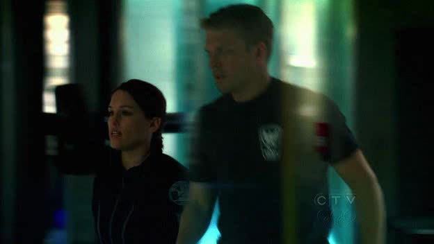 [Jules_Flashpoint+2x11+-+7.jpg]