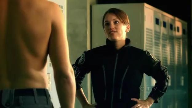 [Jules_Flashpoint+2x11+-+4.JPG]