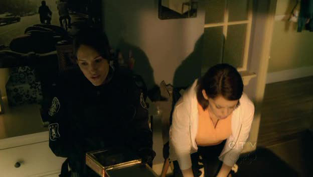 [Jules_Flashpoint+2x12+-+9.jpg]