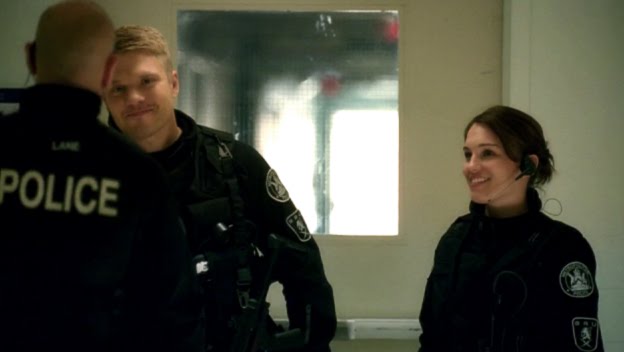 [Jules_Flashpoint+2x13+-+30.jpg]