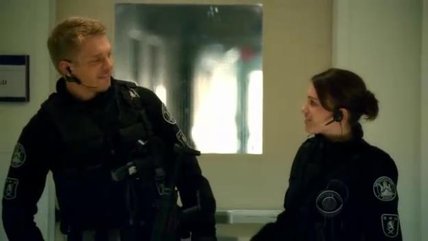 [Jules_Flashpoint+2x13+-+28.JPG]