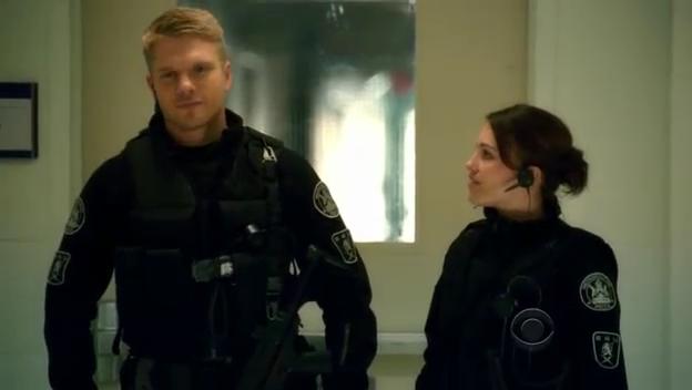 [Jules_Flashpoint+2x13+-+26.JPG]