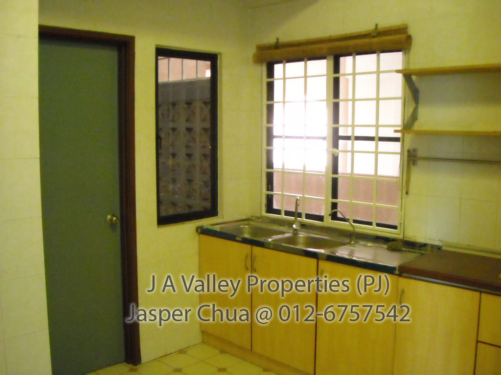 [285kkitchen2_e.jpg]