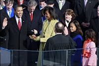Barack Obama prêtant serment le 20 janvier 2009 à Washington.