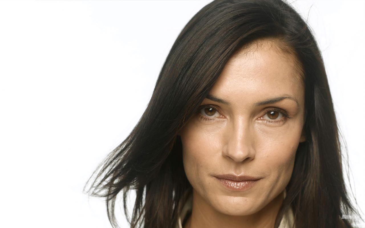 http://2.bp.blogspot.com/_GCAuqodmOE4/TKlNyWPY6GI/AAAAAAAACzU/X9RnPGwv0zE/s1600/famke-janssen-1280x800-20699.jpg