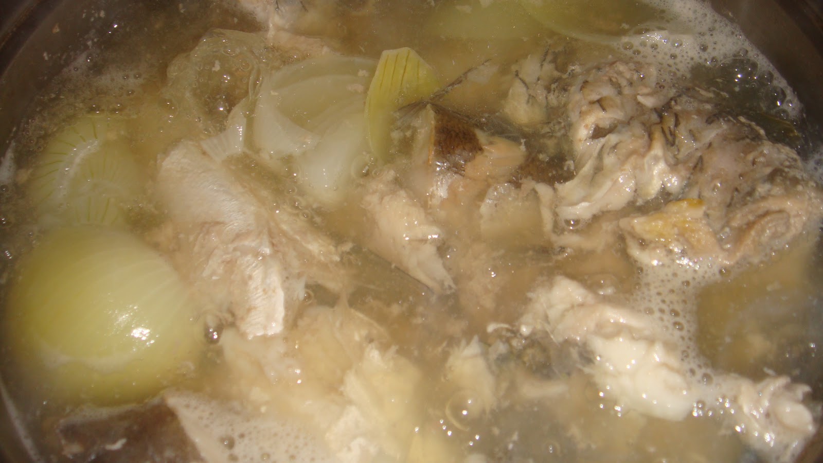 Dirbanti namų šeimininkė: Žuvies šaltiena arba žuvis drebučiuose