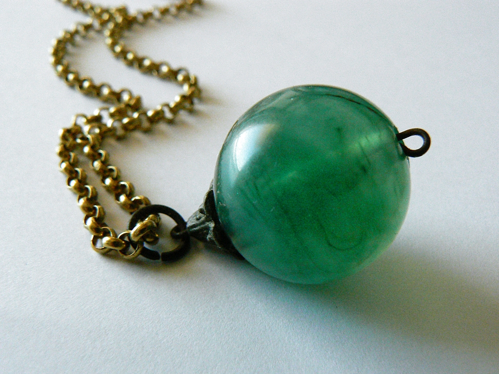 The Chronicles of Amoronia: Emerald Amulet