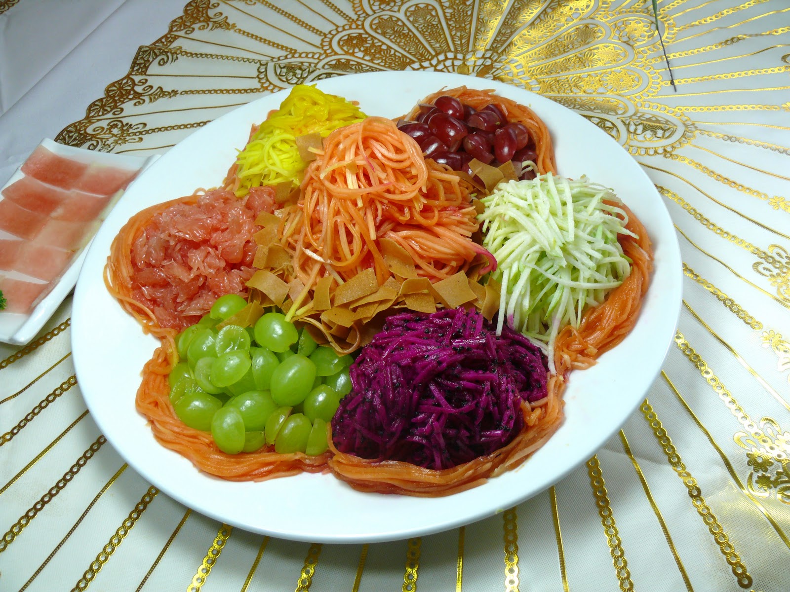 loving hut ipoh: loving hut 七彩水果捞生