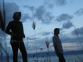 senja di pantai Raha