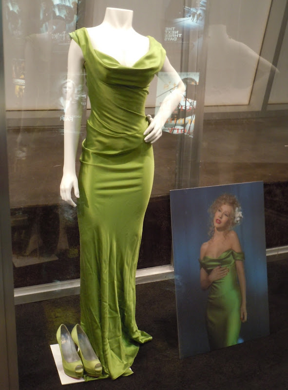 christina aguilera green dress