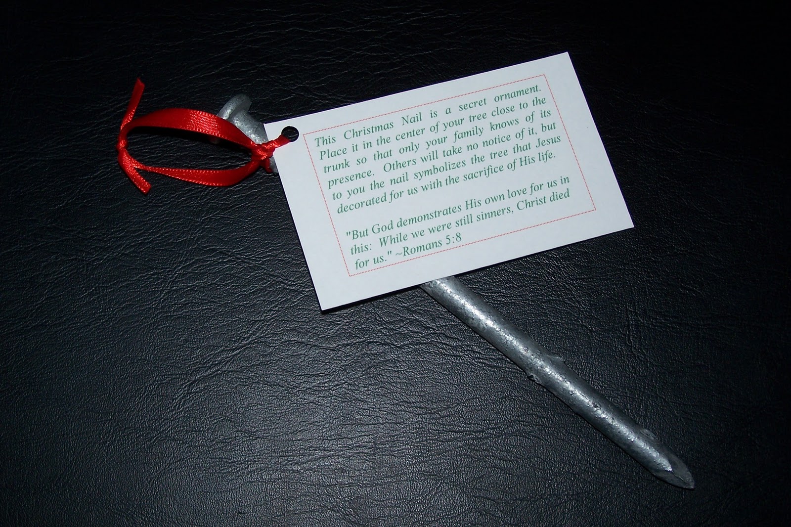 the-princess-and-the-tot-christmas-nails