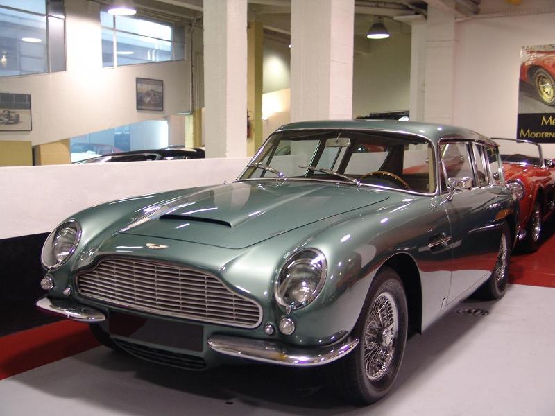 Automobiles Shooting Break