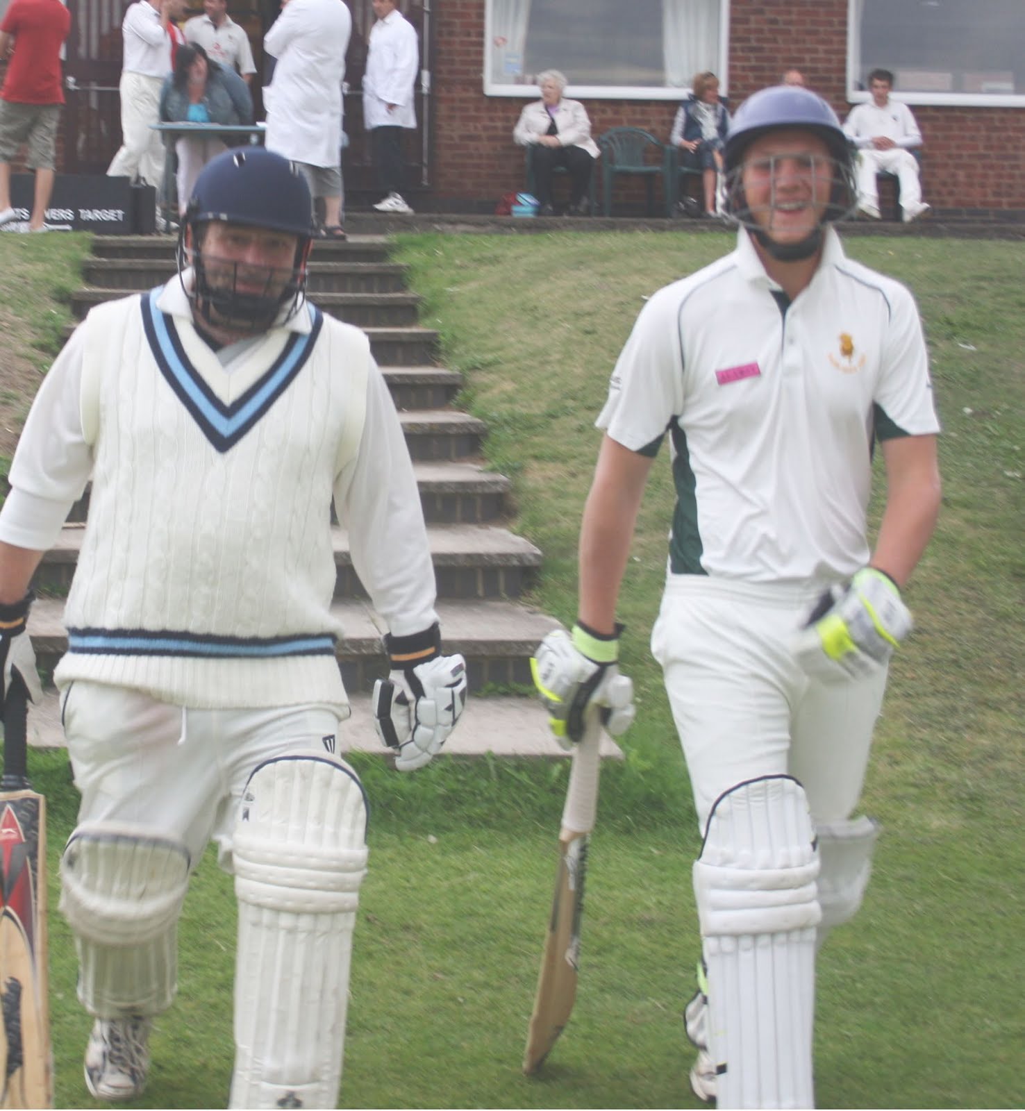 LINCS CRICKET LATEST THOSE WEST WOLD PIX...