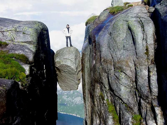 Resultado de imagen para roca preikestolen noruega