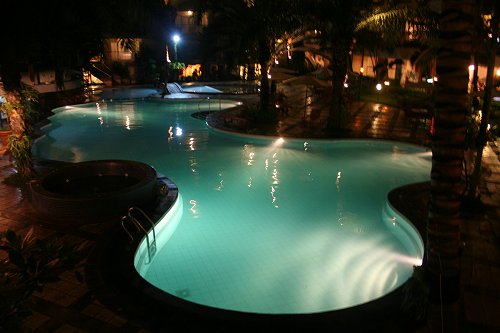 [20071209_swimming_pool_by_night.jpg]