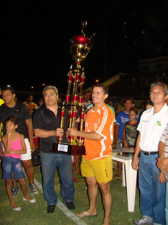 TROFÉU DE  CAMPEÃO SOBRALENSE DA 1º DIVISÃO 2010 - DOADO PELA FEDERAÇÃO CEARENSE DE FUTEBOL