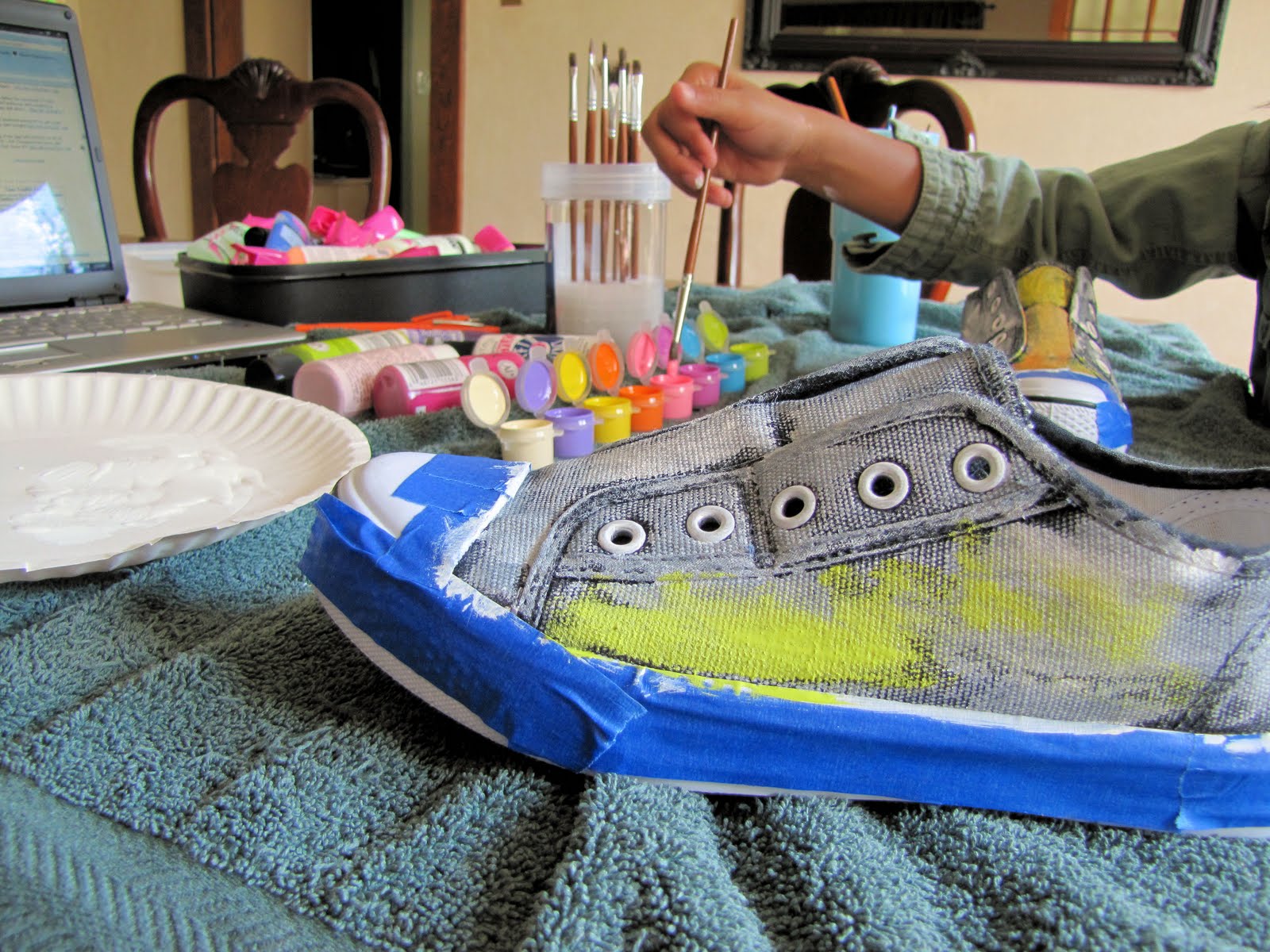 create.love.grow: create: graffiti shoes