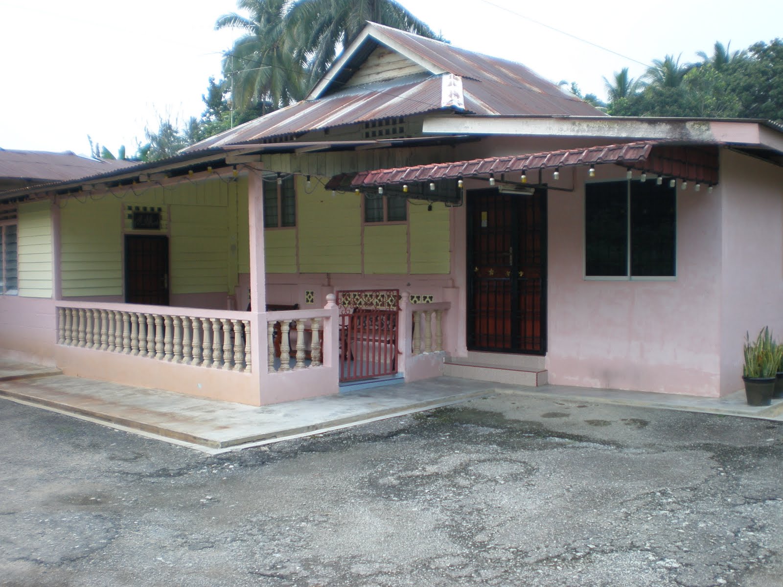 Rumah Untuk Dijual Di Kota Kinabalu / Rumah dijual 3 lantai, 7 kamar