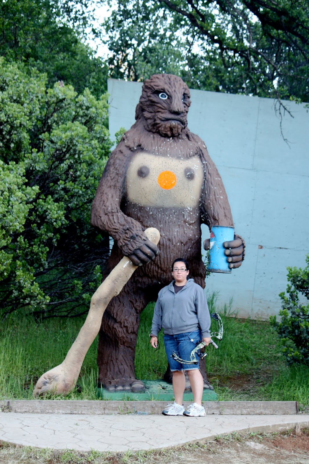 OneHUNTINChick REDDING, CALIFORNIA ARCHERY SHOOT