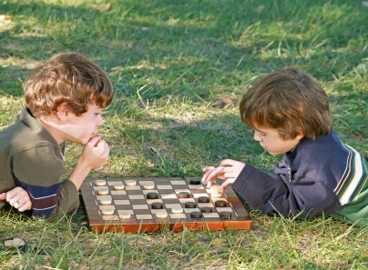 [boys+playing+checkers.bmp]