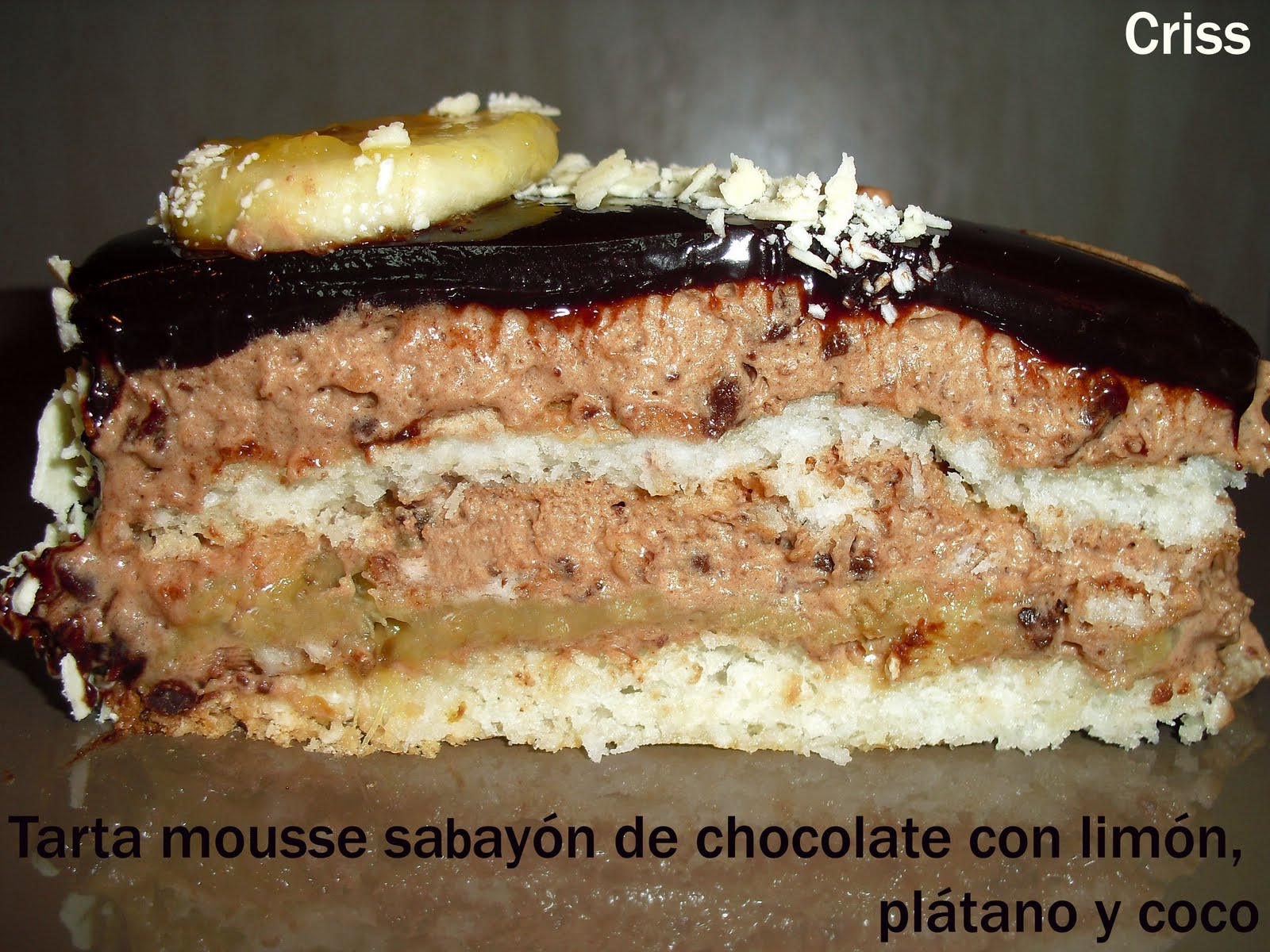 ALIMENTA TARTA MOUSSE SABAYÓN DE CHOCOLATE CON LIMÓN, PLÁTANO Y COCO