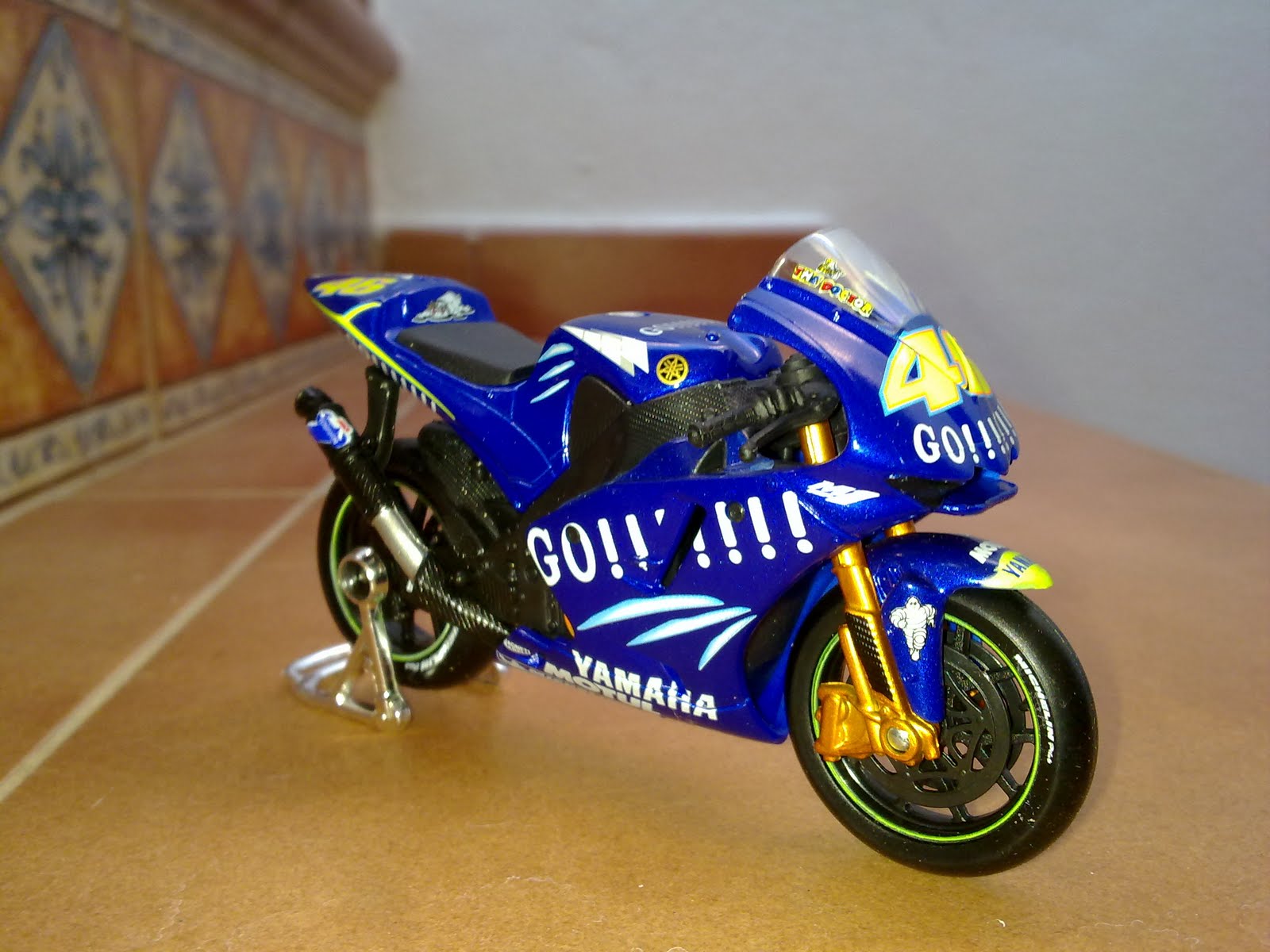 colección motos escala 1/18 Yamaha YZR M1 Valentino rossi 2004 colección motos escala 1/18 Yamaha YZR M1 Valentino rossi 2004