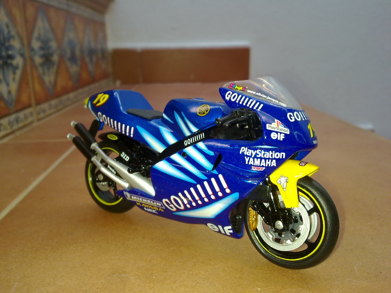 Moto Minichamps Yamaha YZR 500 Olivier Jacques - Team Gauloises 2001 - 1/12
