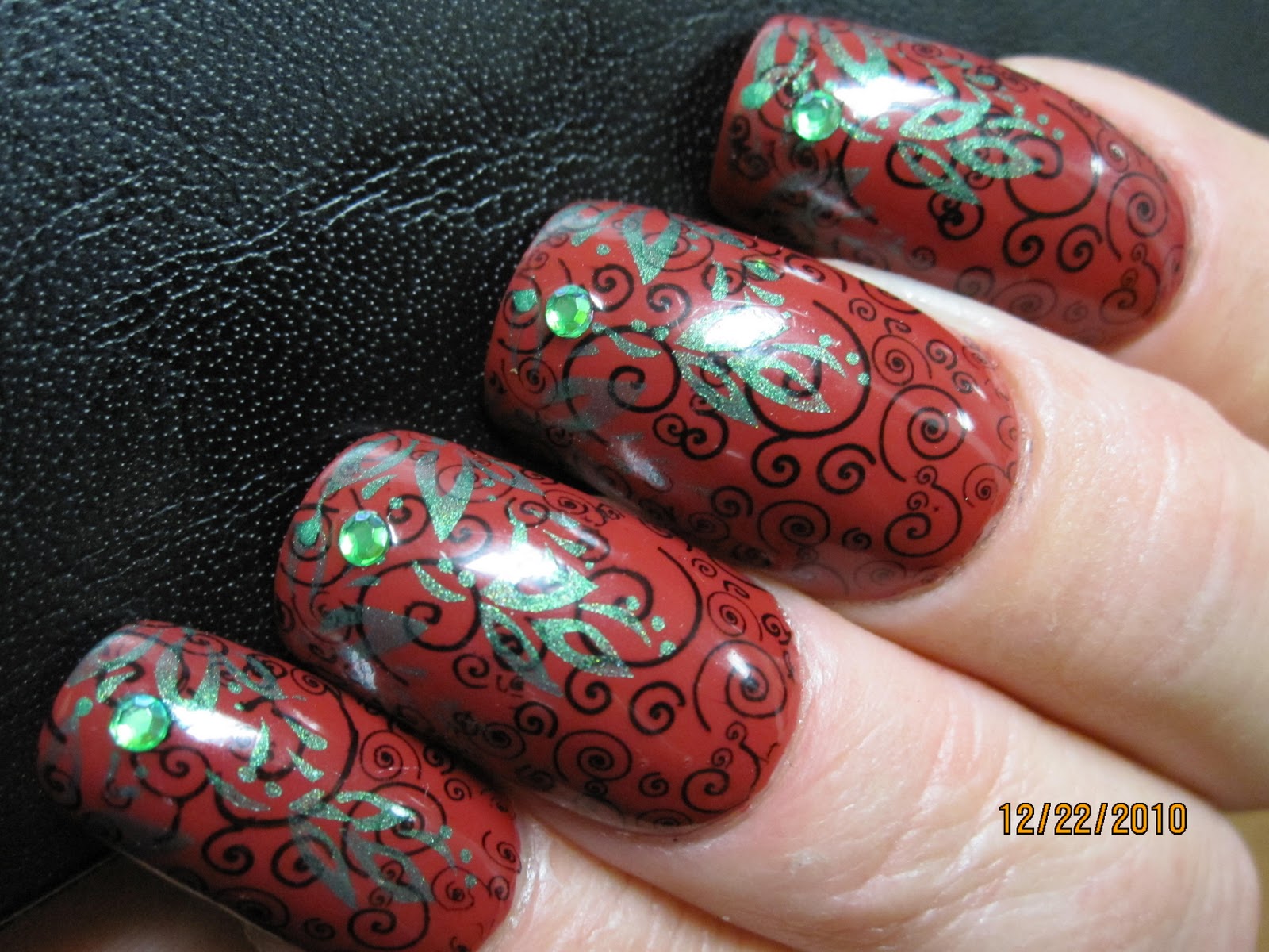 Glammedup Xmas fauxnad, essie Very Cranberry