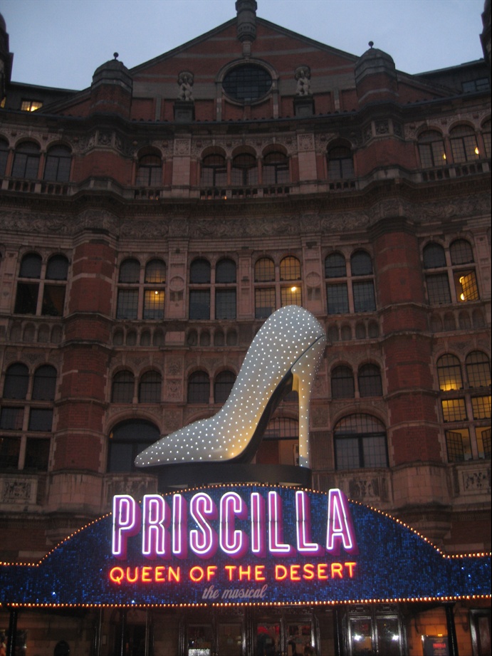 [LONDRES'09+196_edited.JPG]