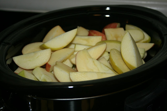 How to Make Apple Butter in the CrockPot Slow Cooker. I've used quite a few recipes in the past, but this one really is the easiest and has the best results. From the A Year of Slow Cooking website.