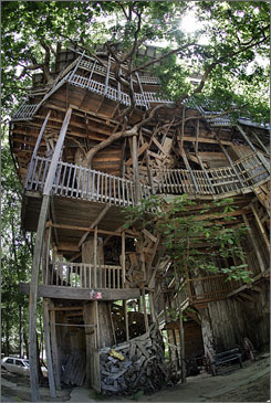 97+feet+treehouse.jpg