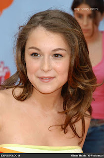 new york wallpaper: Makenzie Vega HOT Wallpapers Latest