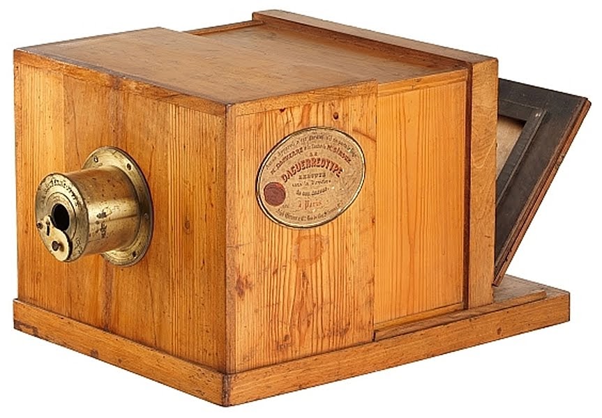 focus-on-photography-world-s-oldest-camera-to-be-auctioned