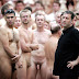 Τα γυμνά πλήθη του Spencer Tunick