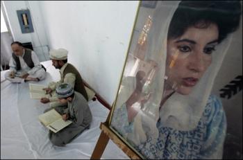 [Pak-Benazir_Bhuto3-AFP.jpg]