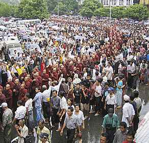 [Myan-monges_budistas.jpg]