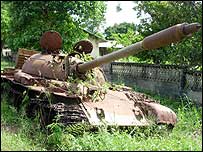 [Tanque_em_Bissau.jpg]