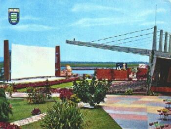 [Lobito_cine_flamingo.jpg]