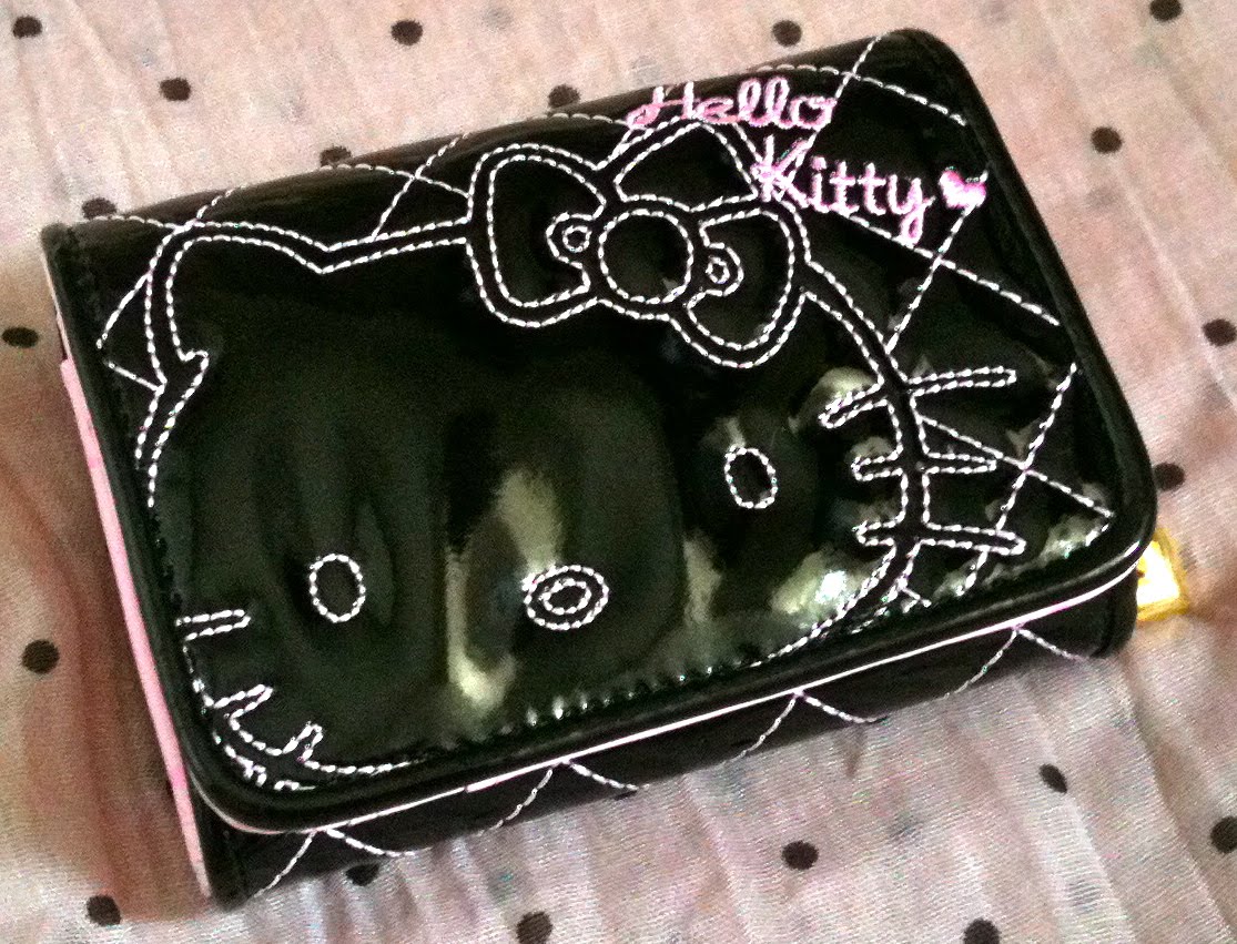 The Clover Beauty Inn: New Hello Kitty 2010 Leather Wallet