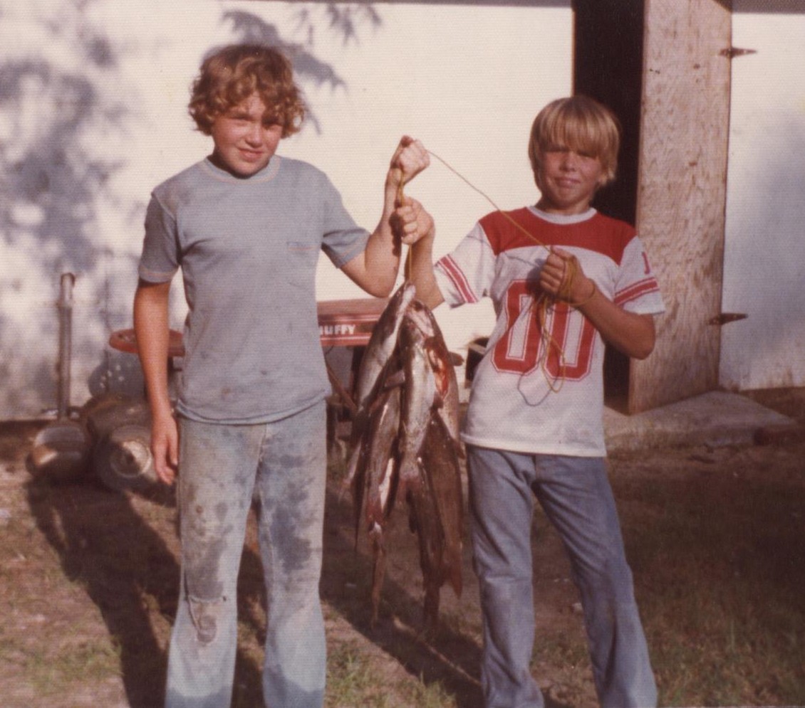 [Robert+and+Dewayne,+Fish.jpg]
