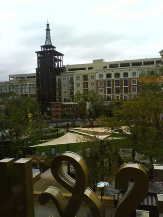 Mi primer Viaje a USA - Blogs de USA - Enero 22, 2010 The Americana, B&N, Starbucks (1)