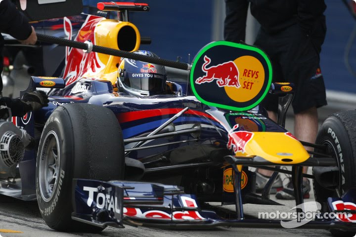 [Sebastian+Vettel,+Red+Bull+Racing+pits.jpg]