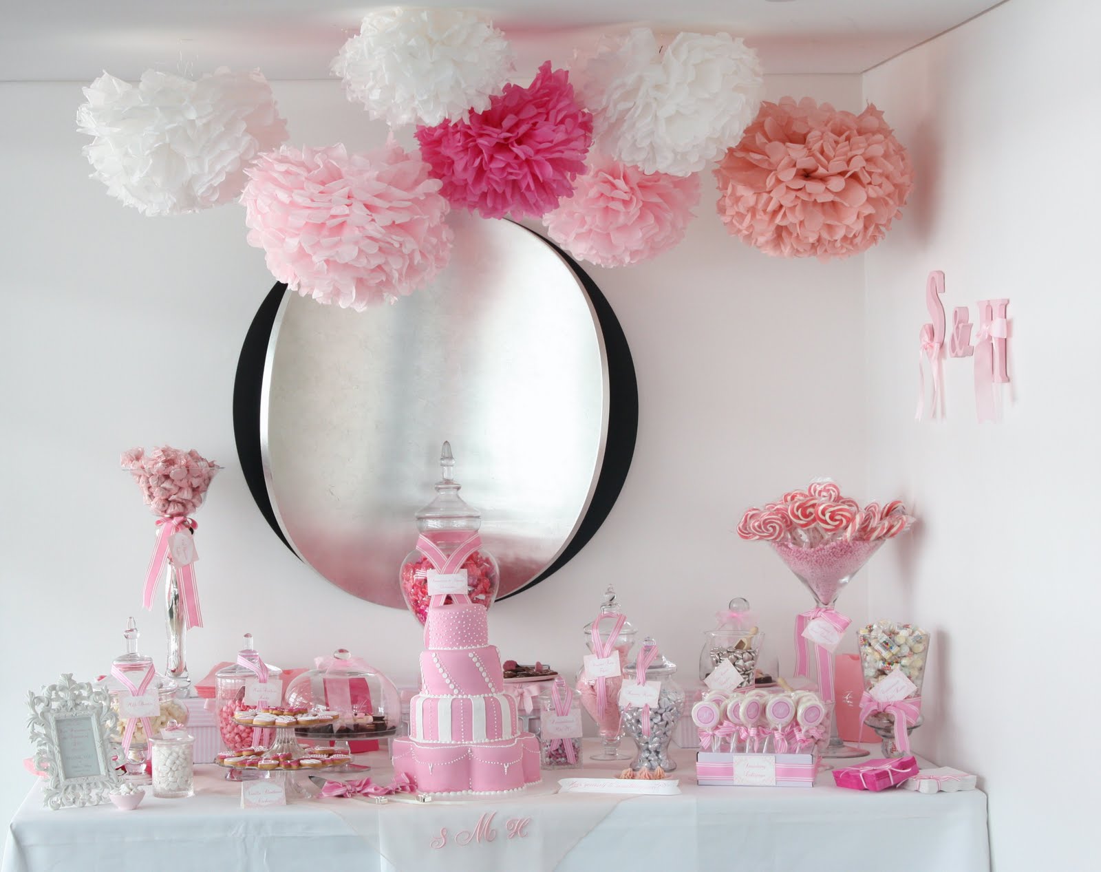 http://2.bp.blogspot.com/_HP5PABD1mDc/S_03JFnalaI/AAAAAAAAAL8/htZrnmfwUZI/s1600/pink-white-wedding-dessert-candy-buffet-tissue-paper-pom-poms.jpg