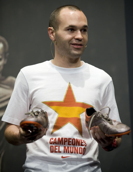 Imperial Lavandería a monedas Bebida Nike Passeig de Gracia: Las botas de Andrés Iniesta en NikePdG