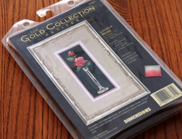 [LovelyRoseDimensionsGoldCollectionPetites-001.JPG]