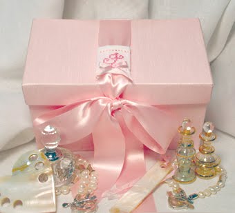 [TheQueensTreasureChest1.jpg]